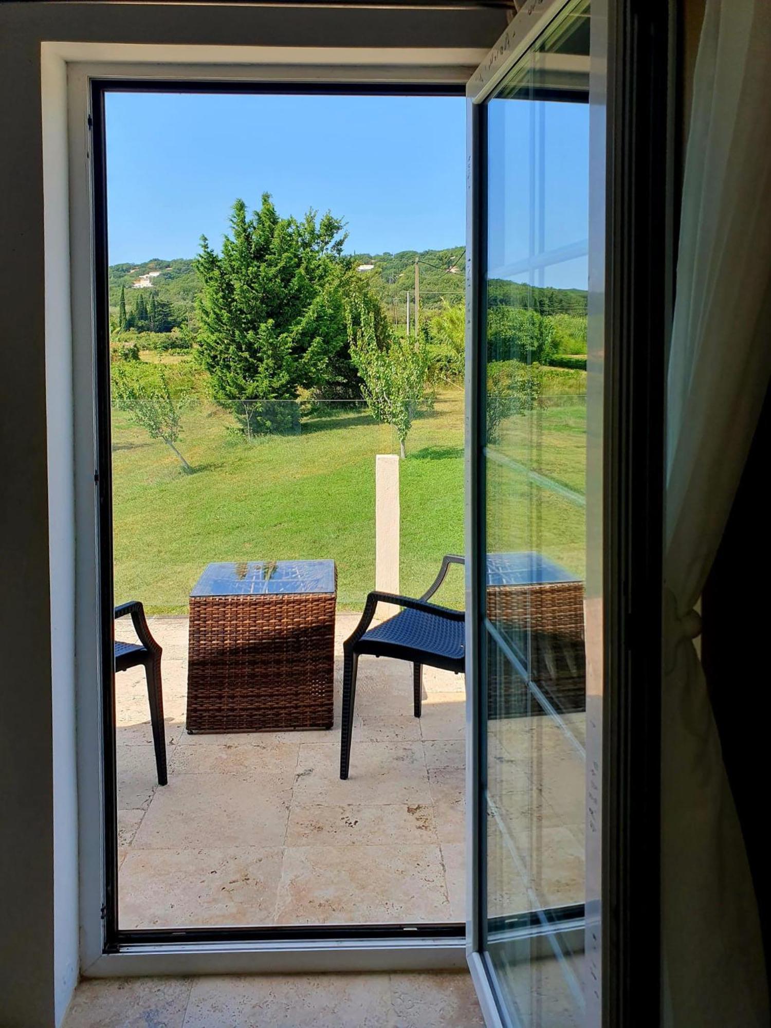 Chambre Cosy Avec Terrasse Sur La Colline Boisee, Parking Prive, Jardin, Calme, Climatisation, 10 Mn Pont Du Gard Num7 Rochefort-du-Gard Eksteriør billede